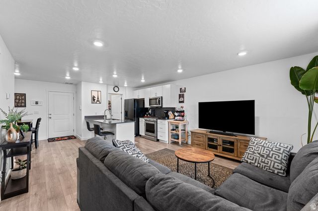 878 N OLD RANCH RD, Lehi, UT 84043