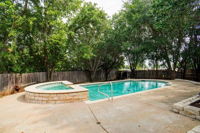 7113 Meandering Court, North Richland Hills, TX 76182