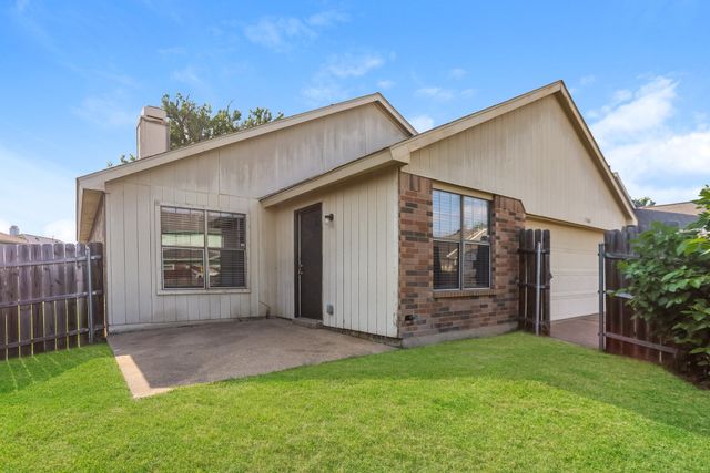 4368 Saugus Drive, Grand Prairie, TX 75052