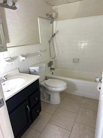 8450 112TH STREET 102, Seminole, FL 33772