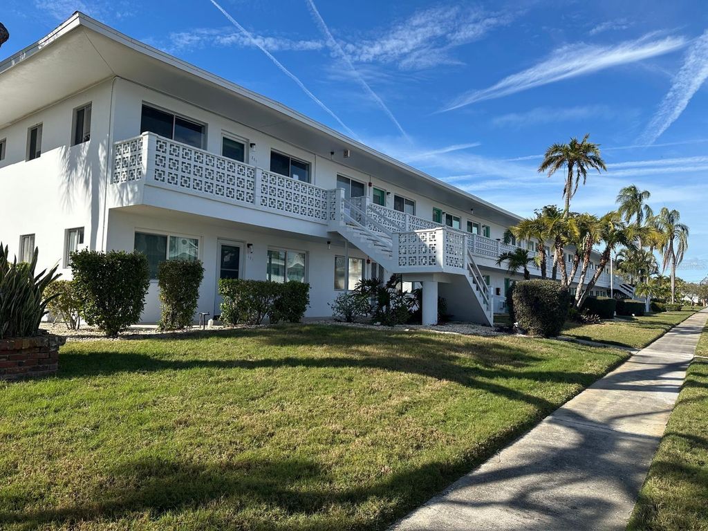 8450 112TH STREET 102, Seminole, FL 33772