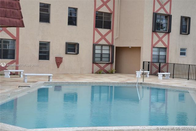 1325 W 68th Street 221, Hialeah, FL 33014