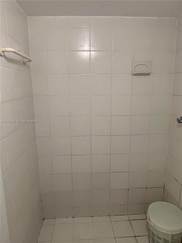 1325 W 68th Street 221, Hialeah, FL 33014