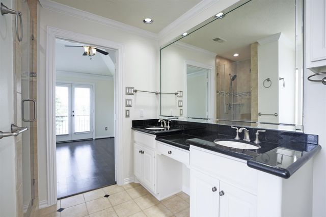 2043 Palm Forest Lane, Houston, TX 77077