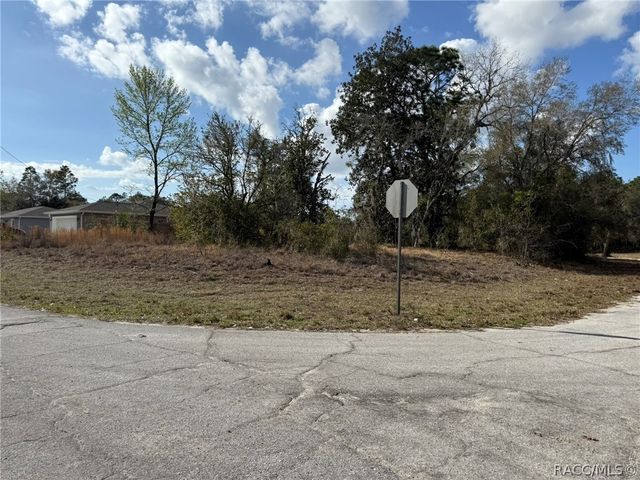 941 W Cadima Place, Citrus Springs, FL 34434