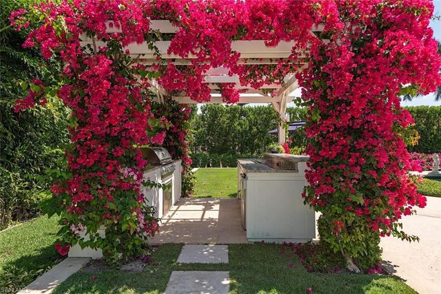 XXX Lantern LN, Naples, FL 34102