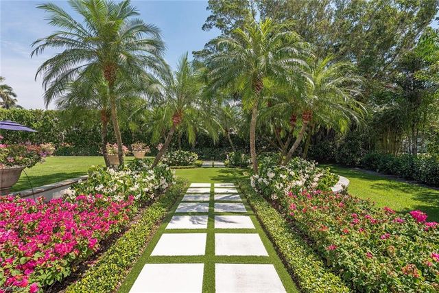 XXX Lantern LN, Naples, FL 34102