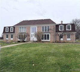 20 Carriage Drive 3, Orchard Park, NY 14127