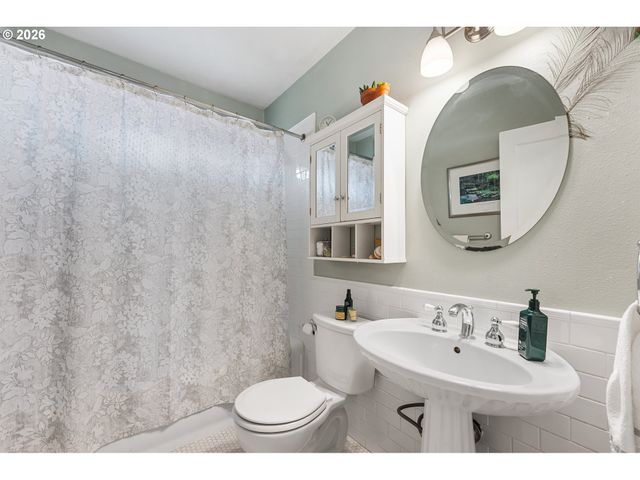 2106 Se KNAPP St, Portland, OR 97202