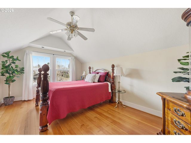 2106 Se KNAPP St, Portland, OR 97202