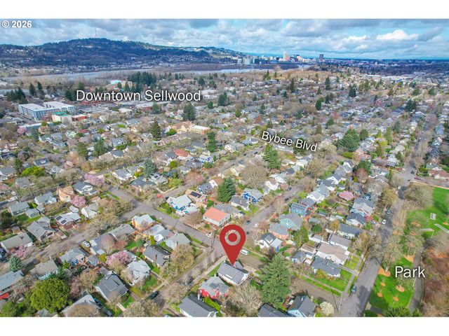 2106 Se KNAPP St, Portland, OR 97202