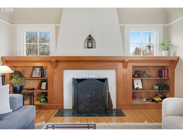 2106 Se KNAPP St, Portland, OR 97202