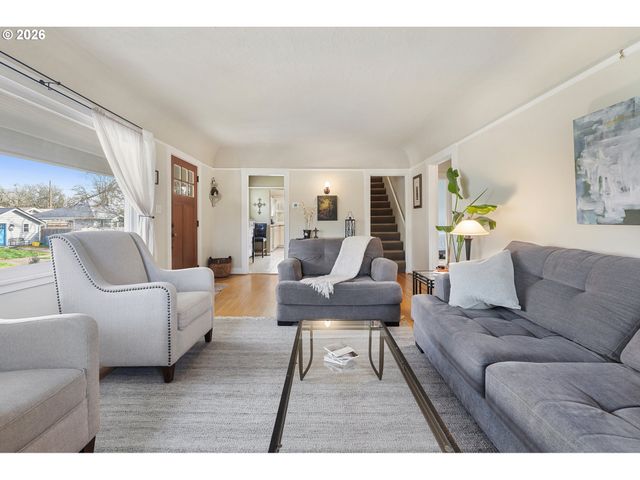 2106 Se KNAPP St, Portland, OR 97202