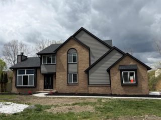 5140 Woodrun Court, West Bloomfield Charter Township, MI 48323