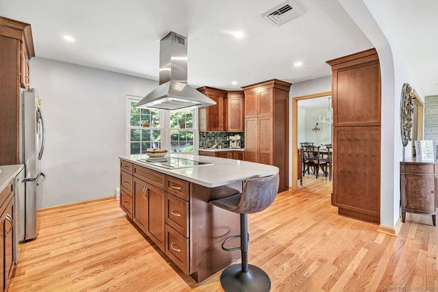 484 New England Lane, Orange, CT 06477