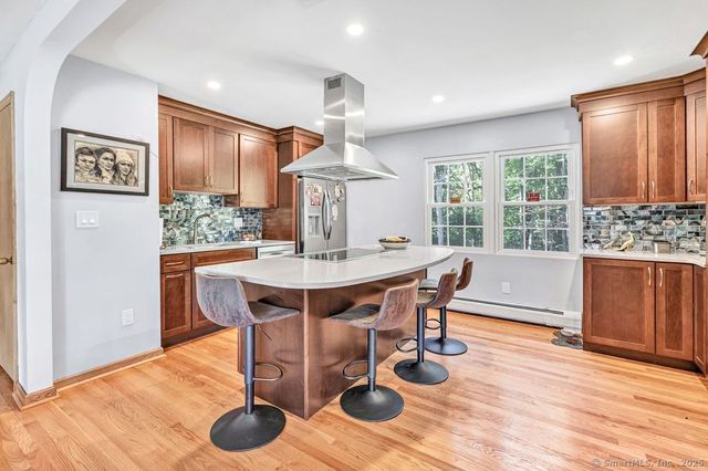 484 New England Lane, Orange, CT 06477