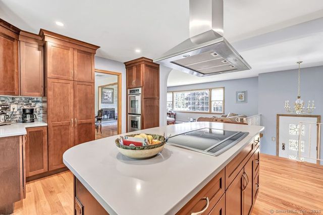 484 New England Lane, Orange, CT 06477