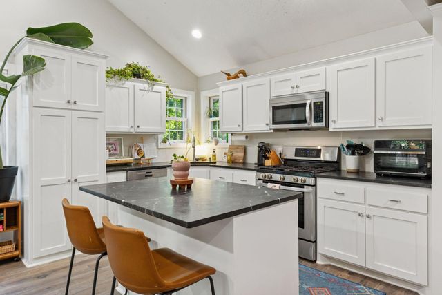 312 Pineview Lane N, Plymouth, MN 55441