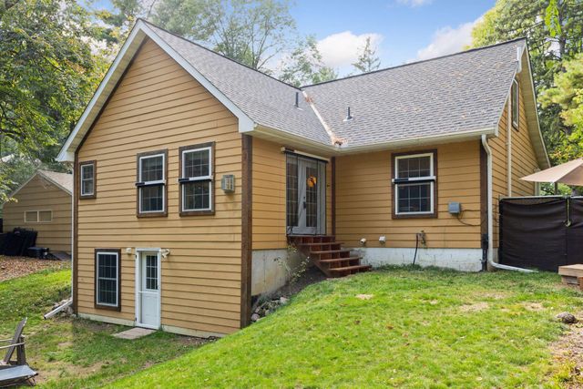 312 Pineview Lane N, Plymouth, MN 55441