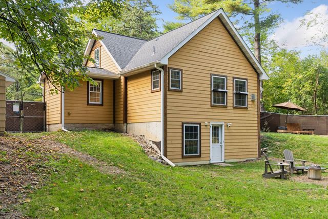 312 Pineview Lane N, Plymouth, MN 55441