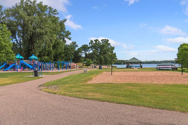 312 Pineview Lane N, Plymouth, MN 55441