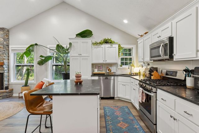 312 Pineview Lane N, Plymouth, MN 55441