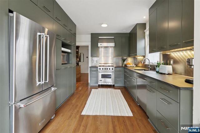 512 Ackerman Avenue, Glen Rock, NJ 07452