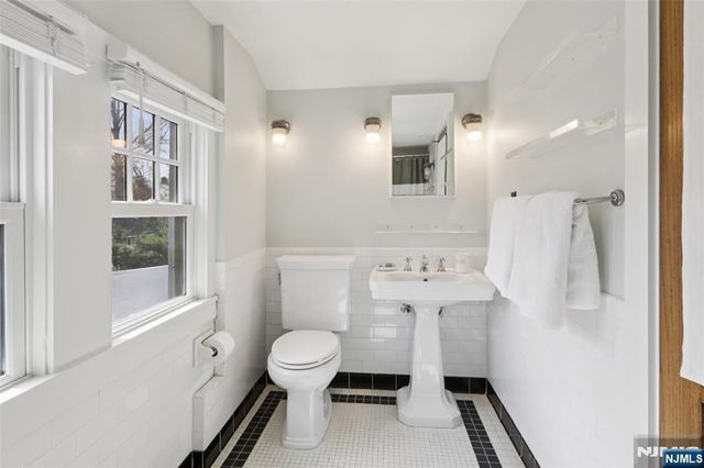 512 Ackerman Avenue, Glen Rock, NJ 07452
