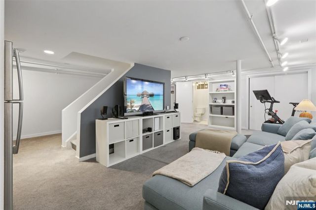 512 Ackerman Avenue, Glen Rock, NJ 07452