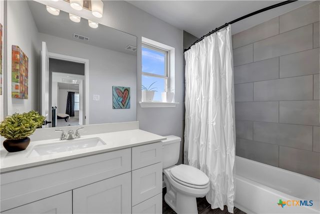 121 Woods Edge Lane, Georgetown, TX 78628