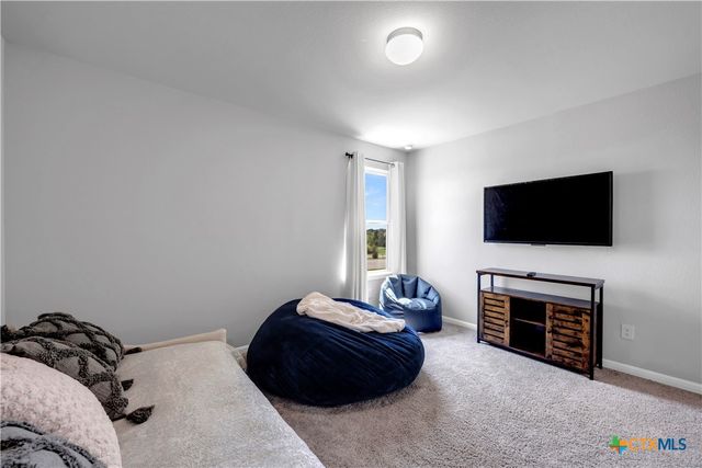 121 Woods Edge Lane, Georgetown, TX 78628