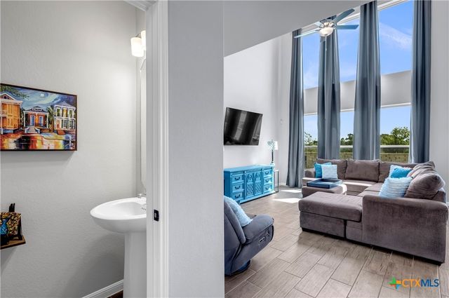121 Woods Edge Lane, Georgetown, TX 78628