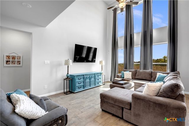 121 Woods Edge Lane, Georgetown, TX 78628