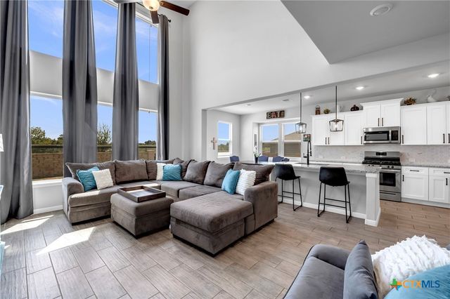 121 Woods Edge Lane, Georgetown, TX 78628