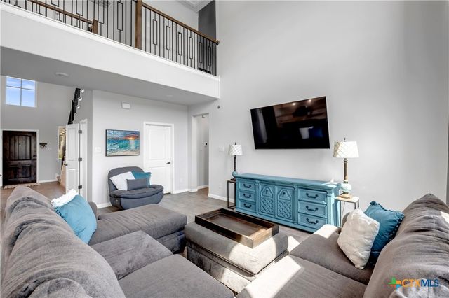 121 Woods Edge Lane, Georgetown, TX 78628