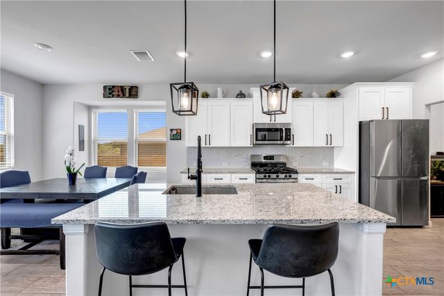 121 Woods Edge Lane, Georgetown, TX 78628