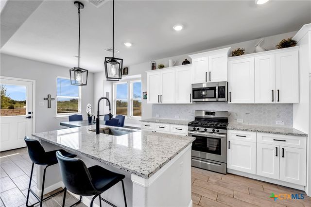 121 Woods Edge Lane, Georgetown, TX 78628
