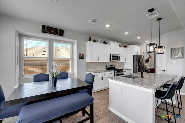 121 Woods Edge Lane, Georgetown, TX 78628