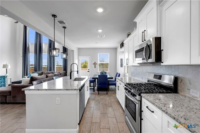 121 Woods Edge Lane, Georgetown, TX 78628