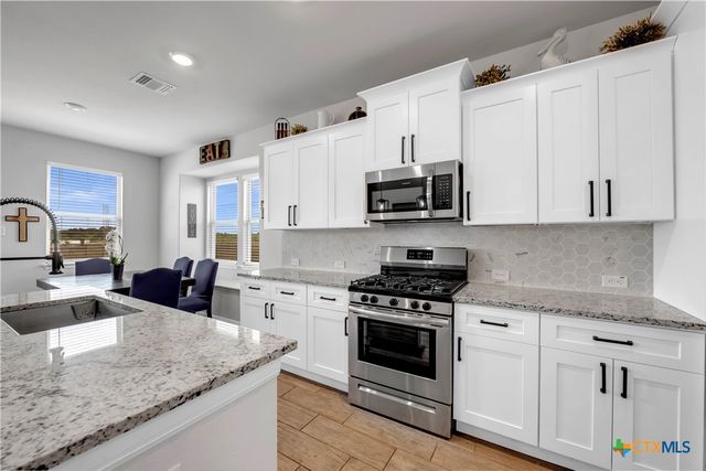 121 Woods Edge Lane, Georgetown, TX 78628