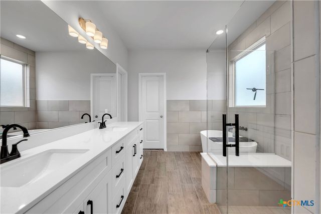 121 Woods Edge Lane, Georgetown, TX 78628