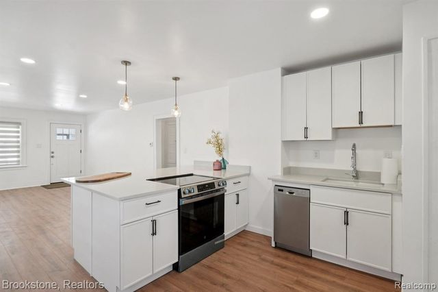 214 W 12 Mile Road, Royal Oak, MI 48073