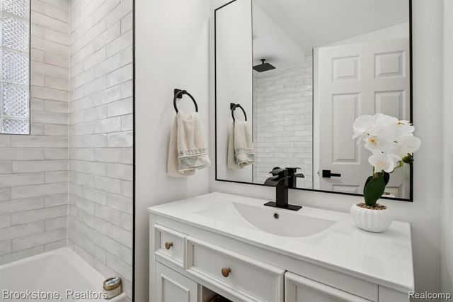 214 W 12 Mile Road, Royal Oak, MI 48073