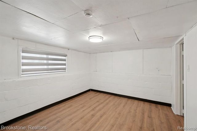 214 W 12 Mile Road, Royal Oak, MI 48073