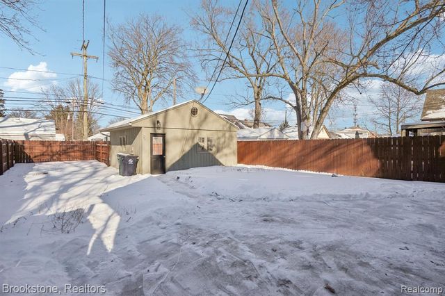 214 W 12 Mile Road, Royal Oak, MI 48073