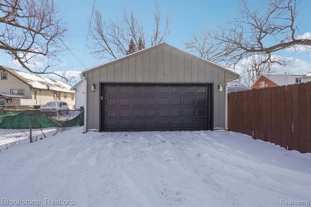 214 W 12 Mile Road, Royal Oak, MI 48073