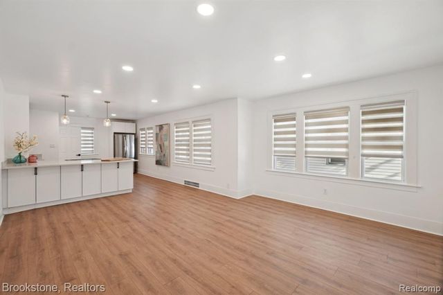 214 W 12 Mile Road, Royal Oak, MI 48073