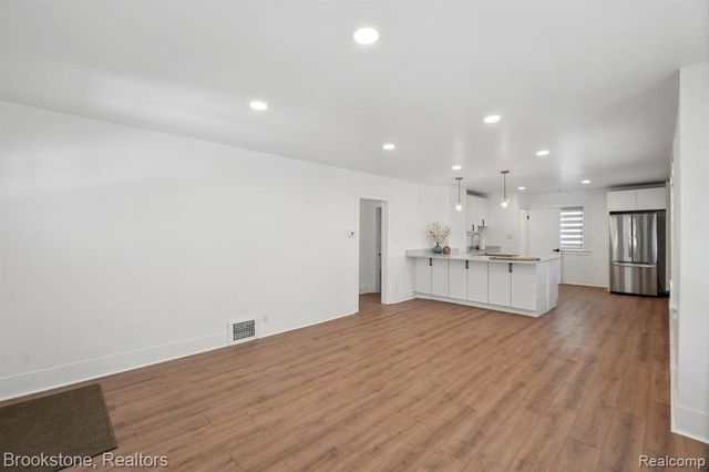 214 W 12 Mile Road, Royal Oak, MI 48073