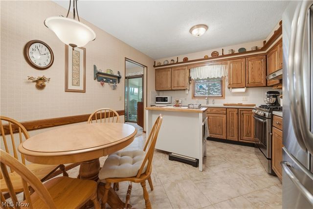 6180 Chesham Avenue NE, Canton, OH 44721