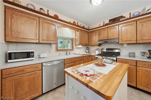 6180 Chesham Avenue NE, Canton, OH 44721